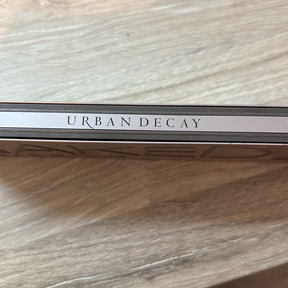 Urban Decay Naked 2 Palette - Picture 4 of 5
